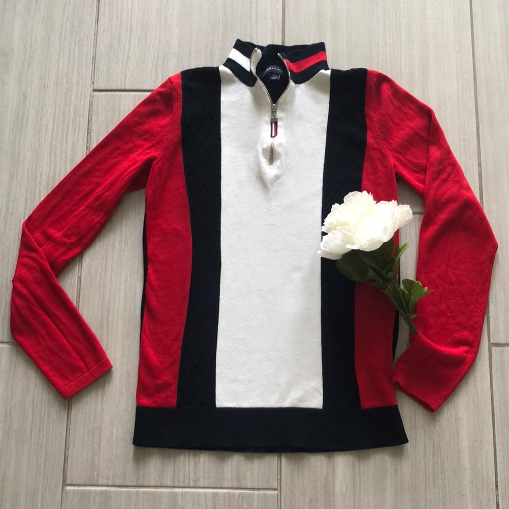 Tommy Hilfiger XS sweater in great shape 3/4 zip